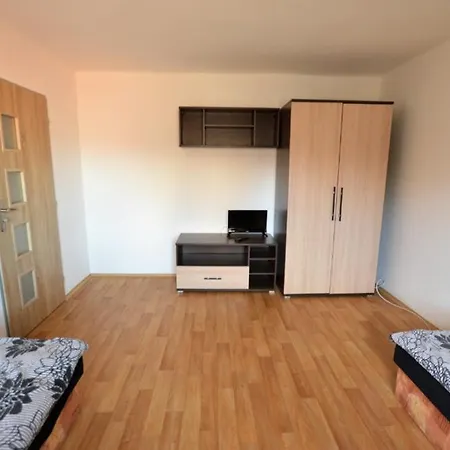 - školní