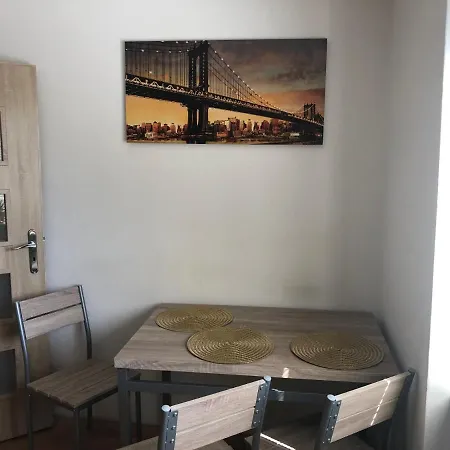 - Skolni Apartment *