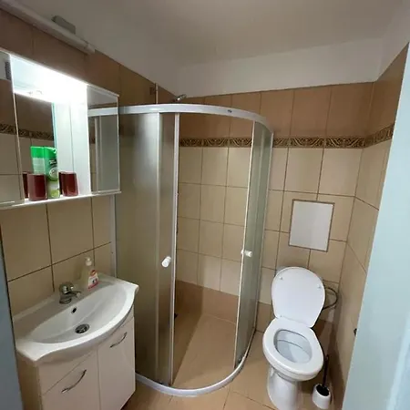 - Skolni